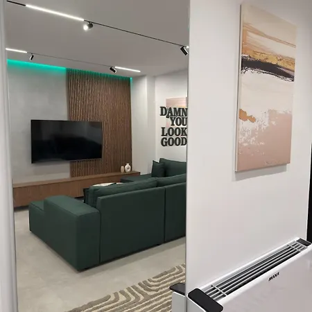 Solux - Perfect Location - Free Parking تيرانا