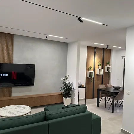 Solux - Perfect Location - Free Parking Appartamento Tirana