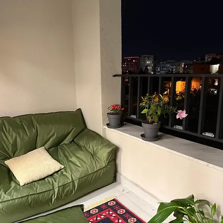 Solux - Perfect Location - Free Parking *