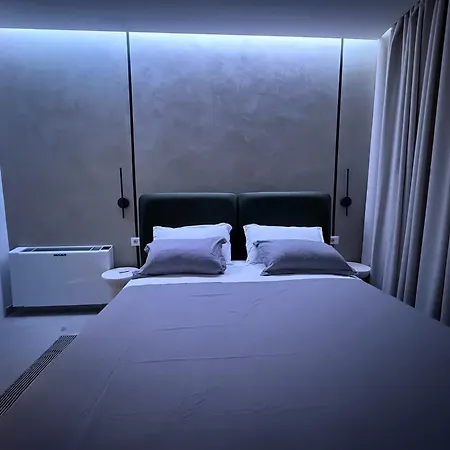 Solux - Perfect Location - Free Parking *