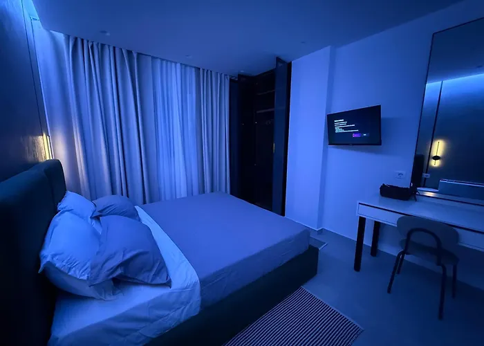 Solux - Perfect Location - Free Parking *