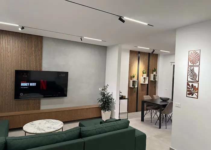 Solux - Perfect Location - Free Parking Appartamento Tirana