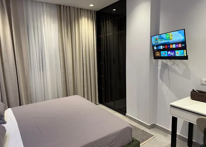 Solux - Perfect Location - Free Parking Apartment *