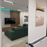 Solux - Perfect Location - Free Parking 티라나