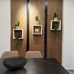 Solux - Perfect Location - Free Parking 아파트