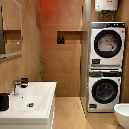 Solux - Perfect Location - Free Parking 아파트 *