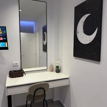 Solux - Perfect Location - Free Parking *