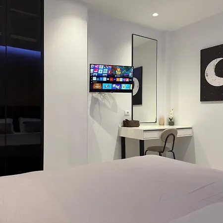 아파트 Solux - Perfect Location - Free Parking 티라나