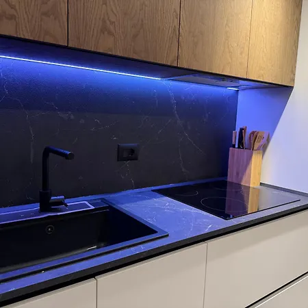 Solux - Perfect Location - Free Parking 地拉那